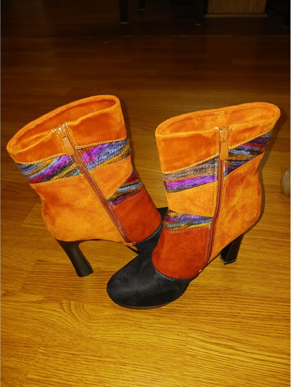 Boots Passions women's  Vintage  Suede  Boots  Size 9 Heels  5"